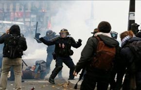 شرطة فرنسا تطلق قنابل غاز على متظاهرين تزامنا مع قمة المناخ