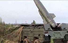 بالفيديو.. ردّ قاس يمني يسقط الصف الاول لقيادات سعودية بباب المندب