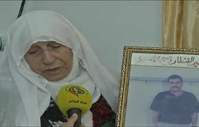 الحاجة هندومة تتقبل التعازي باستشهاد القنطار في غزة