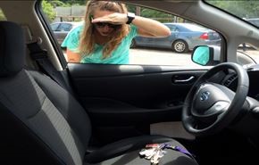بالفيديو.. هل أضعت مفتاح سيارتك.. أليك طريقة ذكية لفتحها!