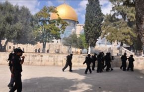 فيديو/ المخابرات الإسرائيلية تقتحم الأقصى المبارك