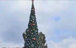 فیلم؛ درخت کریسمس 12 متری در پایگاه هوایی روسها در لاذقیه