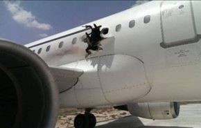 بالفيديو.. انفجار داخل طائرة فوق الصومال ومقتل شخص