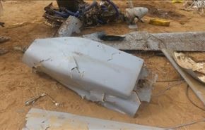 بالفيديو/ حطام طائرة استطلاع للعدوان السعودي اسقطت باليمن