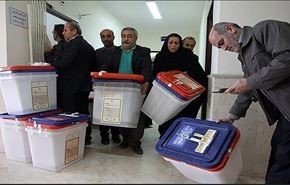 بالصور.. توزيع صناديق الإقتراع على المراكز الانتخابية في ايران