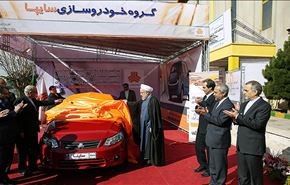 روحاني يزيح الستار عن إنجازات جديدة في صناعة السيارات +صور