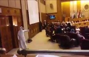 لحظه خروج هیئت سعودی از نشست قاهره + ویدیو