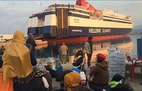 اليونان تعيد دفعة أولى من اللاجئين إلى تركيا
