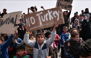اليونان تبدأ إعادة المهاجرين إلى تركيا