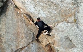 رسوائی خواستگاری که برای بله گرفتن از صخره بالا رفت!+فیلم