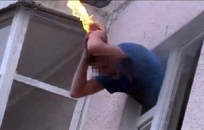بالفيديو... لحظة إنقاذ رجل اشتعلت النيران في رأسه