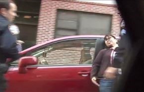 فيديو... سيدة تتعرض للخنق على يد شرطي بنيويورك!