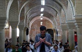 أکثر من 775ألف إيراني يعتکفون بالمساجد في الأیام البیض