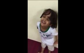 کتک خوردن کودک عربستانی به دلیل تشویق تیم فوتبال!