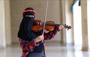 ویولون نوازی دختر مصری داخل مسجد+تصاویر