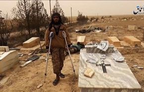 تخریب قبرستان مسیحیان در دیرالزور به دست داعش +عکس