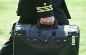 ما سر حقيبة الرئيس الأميركي التي يحملها اينما ذهب؟