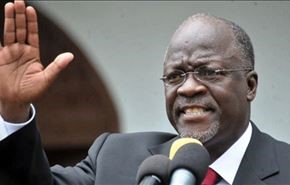 رئيس تنزانيا يقيل وزيرا مقربا له متلبسا بحالة سُكر