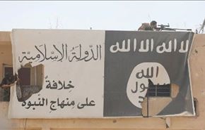 ارتش عراق پرچم های داعش را پاره کرد + عکس