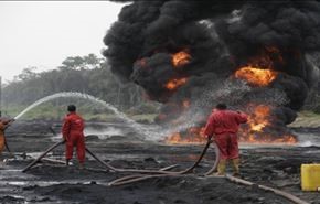 مسلحون يستهدفون أنابيب النفط في نيجيريا