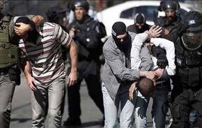 قوات الاحتلال تعتقل عشرات الفلسطينيين