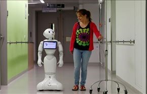 ربات بیمارستانی، که به 19 زبان حرف می زند +عکس
