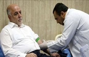 بالصور.. العبادي يتبرع بالدم لضحايا التفجير الارهابي بالكرادة