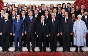 برلمان تونس يسحب الثقة من حكومة الحبيب الصيد