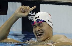 أسنان سباح صيني تنال شهرة واسعة في أولمبياد ريو