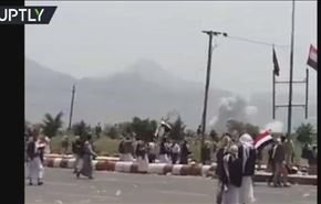 ویدیو: حملۀ جنگنده های سعودی به راهپیمایی مردم یمن