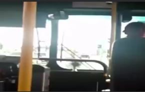 واکنش تند رانندۀ اتوبوس به توهین یک مسافر +ویدیو