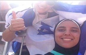 سلفی جنجالی دختر والیبالیست با پرچم "اسرائیل"