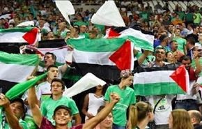 طرفداران باشگاه فرانسوی پرچم فلسطین را بالا گرفتند+ویدیو