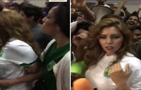 حمله به مجری زن سعودی در حاشیه مسابقۀ فوتبال! +ویدیو