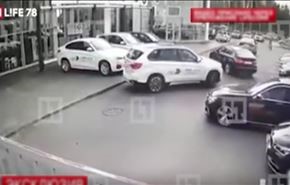 شاهد بالفيديو.. سرقوا 4 سيارات 