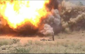 صور؛ فريق هندسي بصعدة يفجر قنابل عنقودية خلفها العدوان السعودي