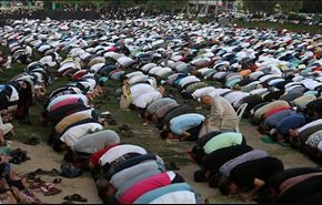 بالفيديو.. أهالي قطاع غزة يقيمون صلاة العيد في الساحات العامة