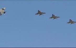 طائرات الجيش الايراني تحلق فوق مياه الخليج الفارسي+صور