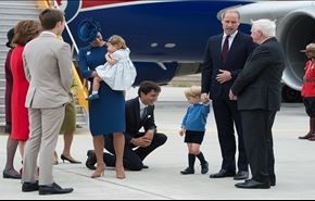 بالفيديو .. الأمير الصغير جورج يحرج رئيس وزراء كندا!