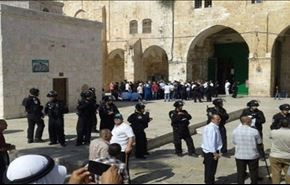 المستوطنون يقتحمون باب المغاربة تحت حماية قوات الاحتلال