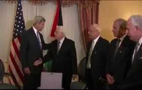 بالفيديو.. جون كيري يتجاهل مصافحة محمود عباس خلال جنازة بيريز