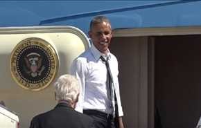 بالفيديو..لماذا وقف أوباما منتظرا على سلم طائرة الرئاسة؟