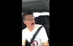 تصادف هنگام آواز خواندن در خودرو +ویدیو