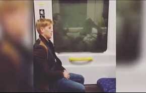 فيديو... طريقة مثيرة للانتقال من مقعد قطار لآخر