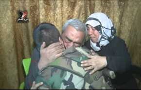 دیدار تکان‌دهندۀ سرباز سوری با خانواده‌اش در حلب (ویدیو)