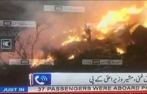 نخستین تصاویر از سقوط هواپیما در پاکستان