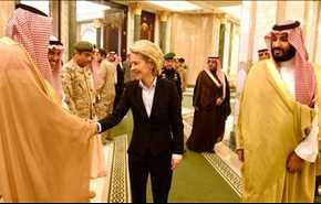 شلوار وزیرِ زنِ آلمانی در عربستان ‌مشکل ‌ساز شد+عکس