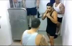 فيديو صادم.. قتال خلف القضبان بين السجناء
