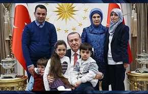 جنجال عکس دختر سوری و خانواده‌اش با اردوغان در شبکه‌های اجتماعی!