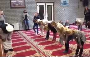 فيديو... إمام يلقن أطفالا هولنديين تعاليم الصلاة يثير جدلا !